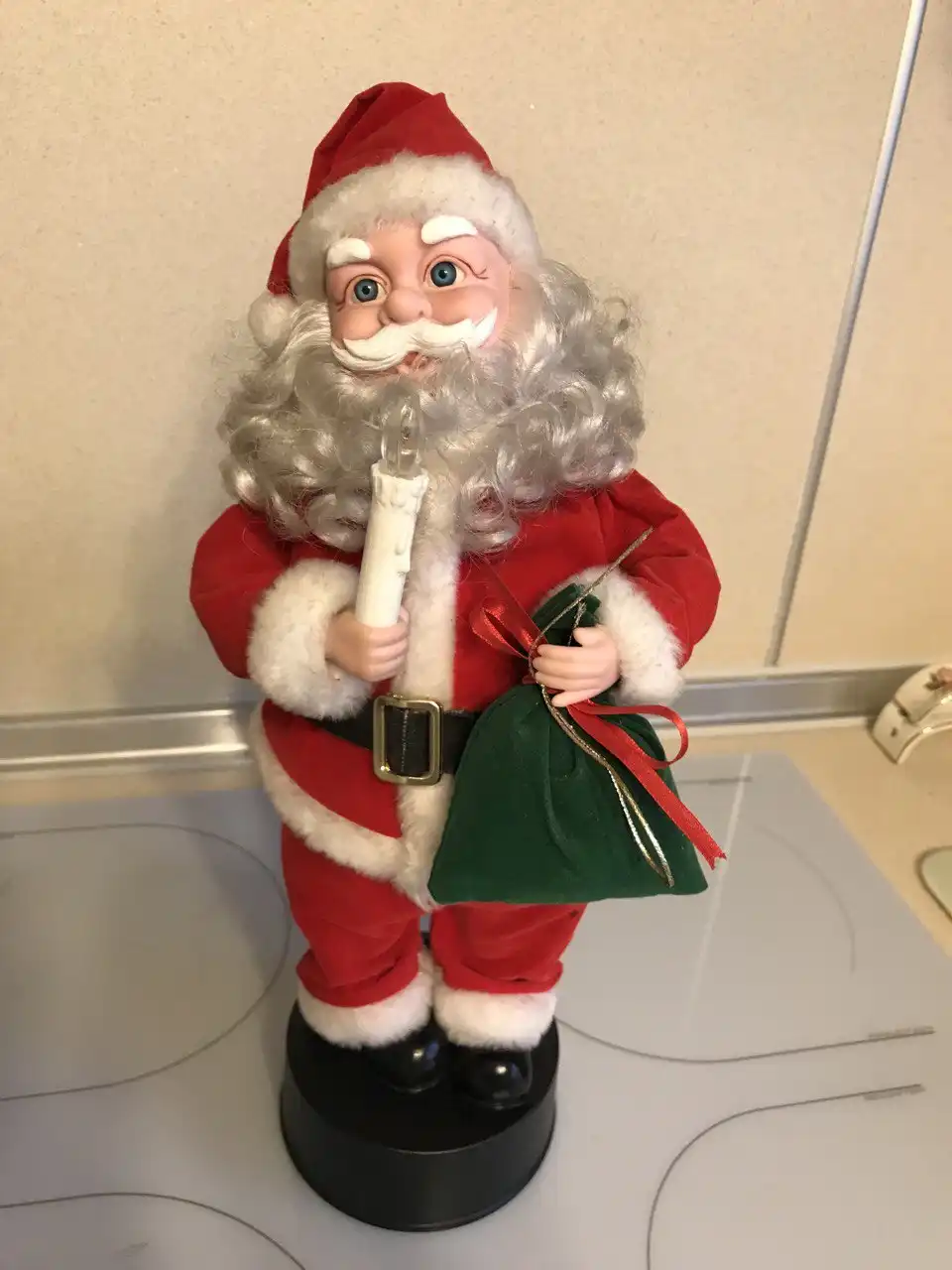 Музыкальный светильник Санта Клаус с движущимися ручками