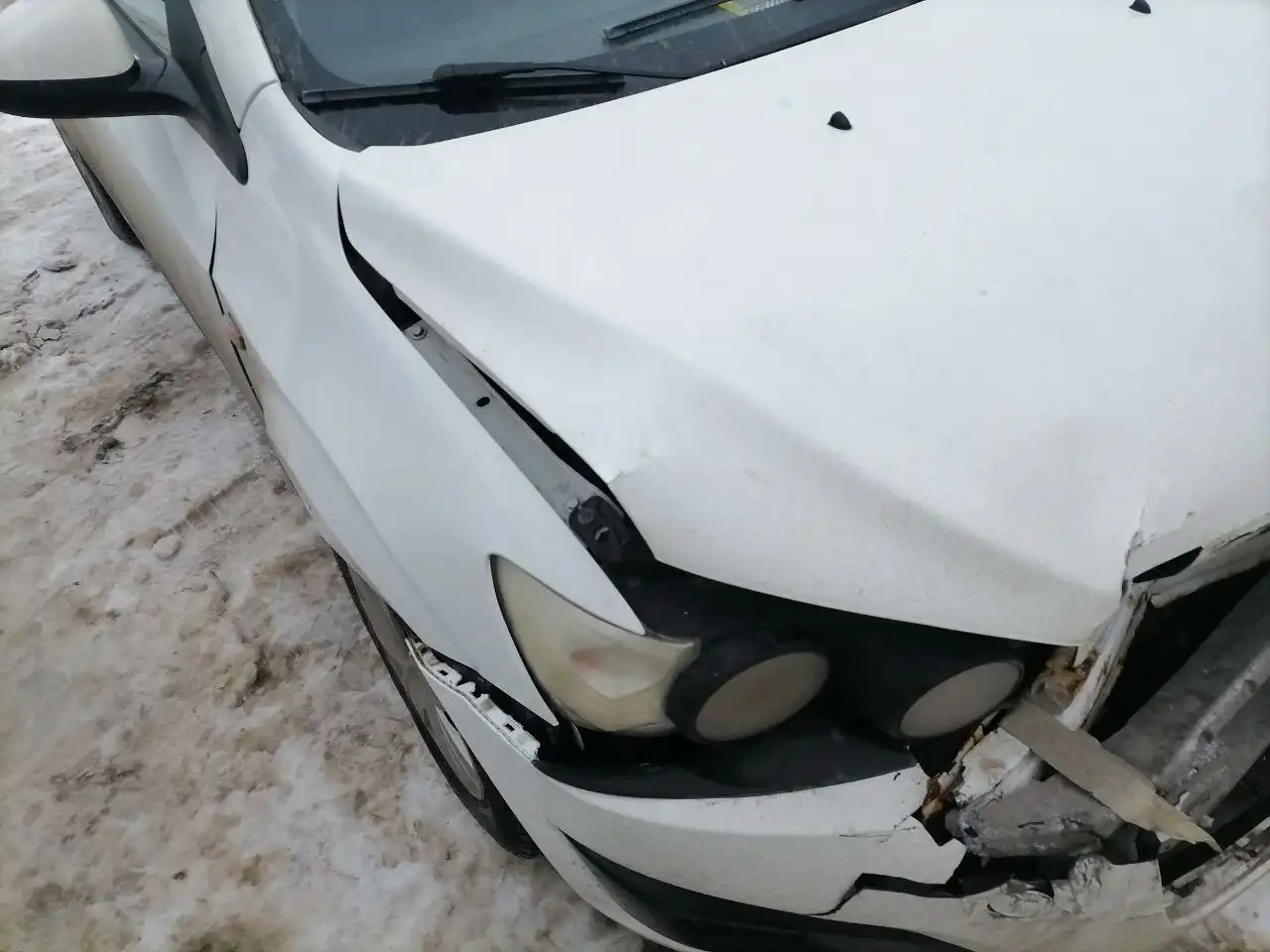 Chevrolet Aveo 2012 с повреждением после ДТП