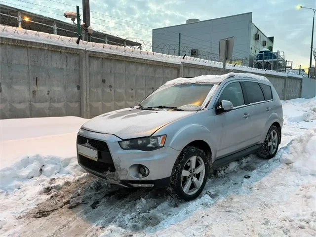 Mitsubishi Outlander XL 2011 года - Внедорожники / SUV в Москва