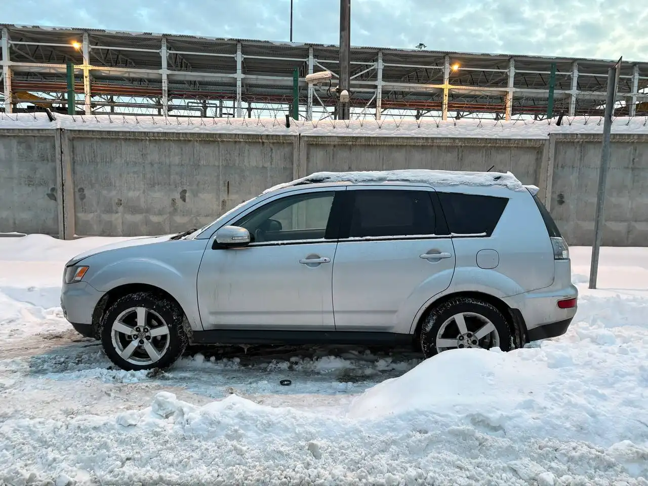 Mitsubishi Outlander XL 2011 года - Внедорожники (Авто) в Москва