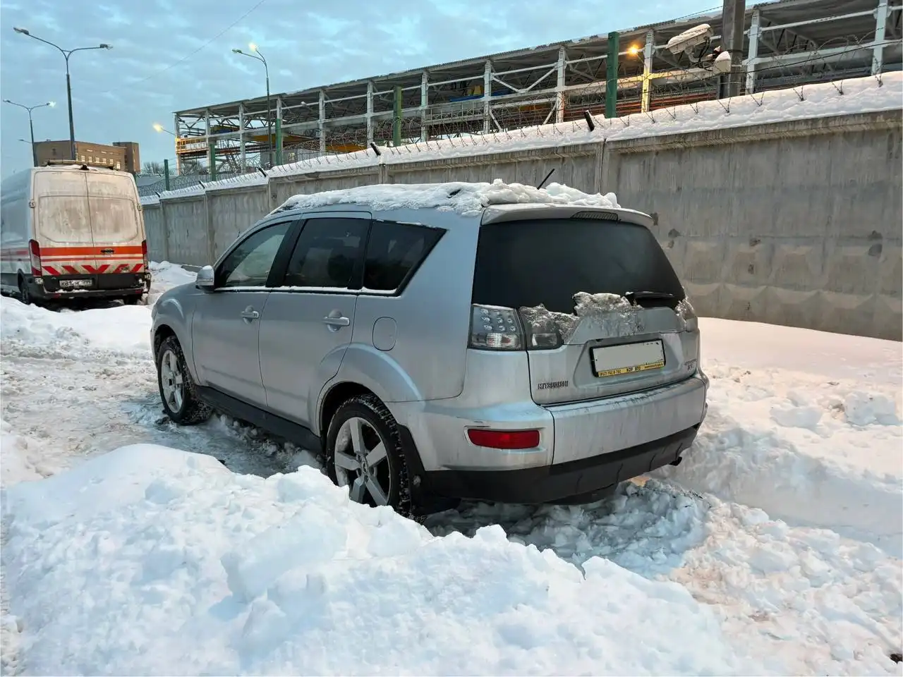 Mitsubishi Outlander XL 2011 года - Внедорожники (Авто) в Москва