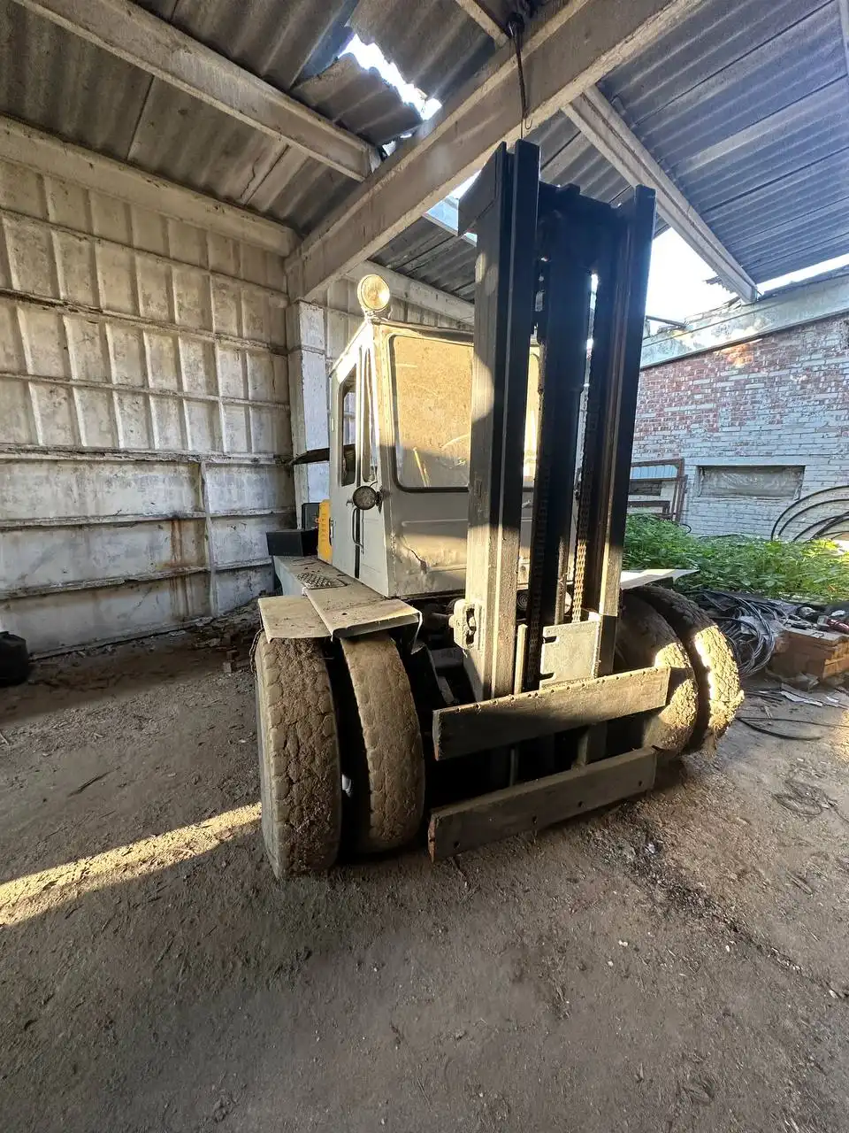 Вилочный погрузчик ЛЬВОВСКИЙ ПОГРУЗЧИК (ЛЕВ) 40810 1995 - Грузовики и спецтехника (Авто) в Волосово