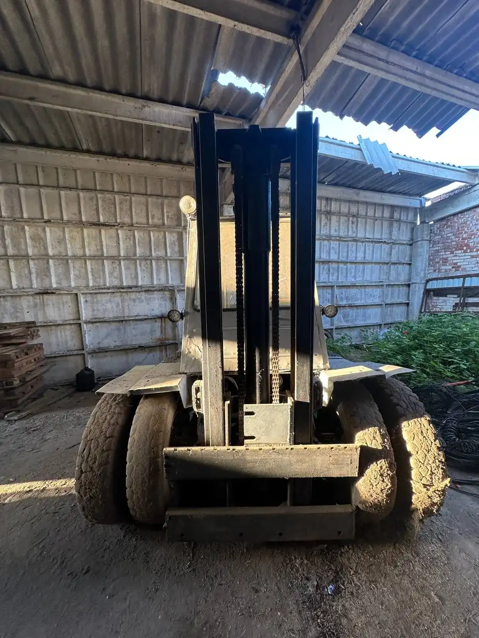 Вилочный погрузчик ЛЬВОВСКИЙ ПОГРУЗЧИК (ЛЕВ) 40810 1995 - Грузовики и спецтехника (Авто) в Волосово