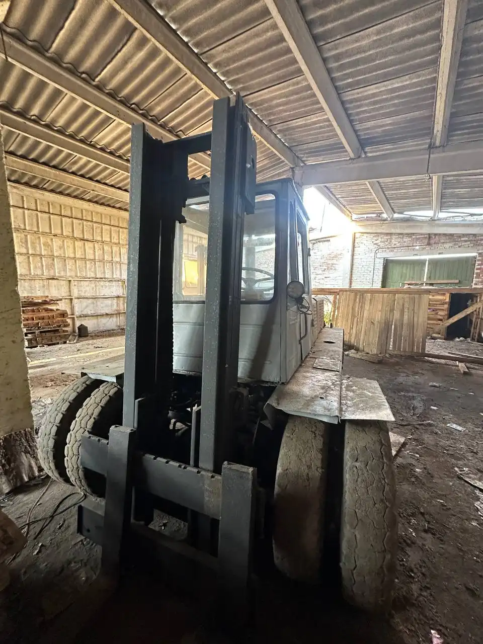 Вилочный погрузчик ЛЬВОВСКИЙ ПОГРУЗЧИК (ЛЕВ) 40810 1995 - Грузовики и спецтехника (Авто) в Волосово