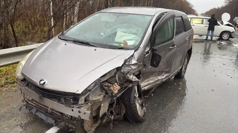 Toyota Wish 2006 г.в. Автомат, полный привод - Легковые автомобили (Авто) в Южно-Сахалинск