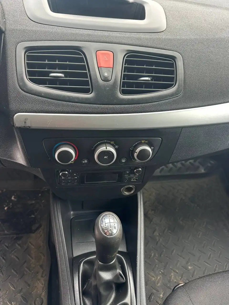 Renault FLUENCE 2014 года - Легковые автомобили (Авто) в Санкт-Петербург