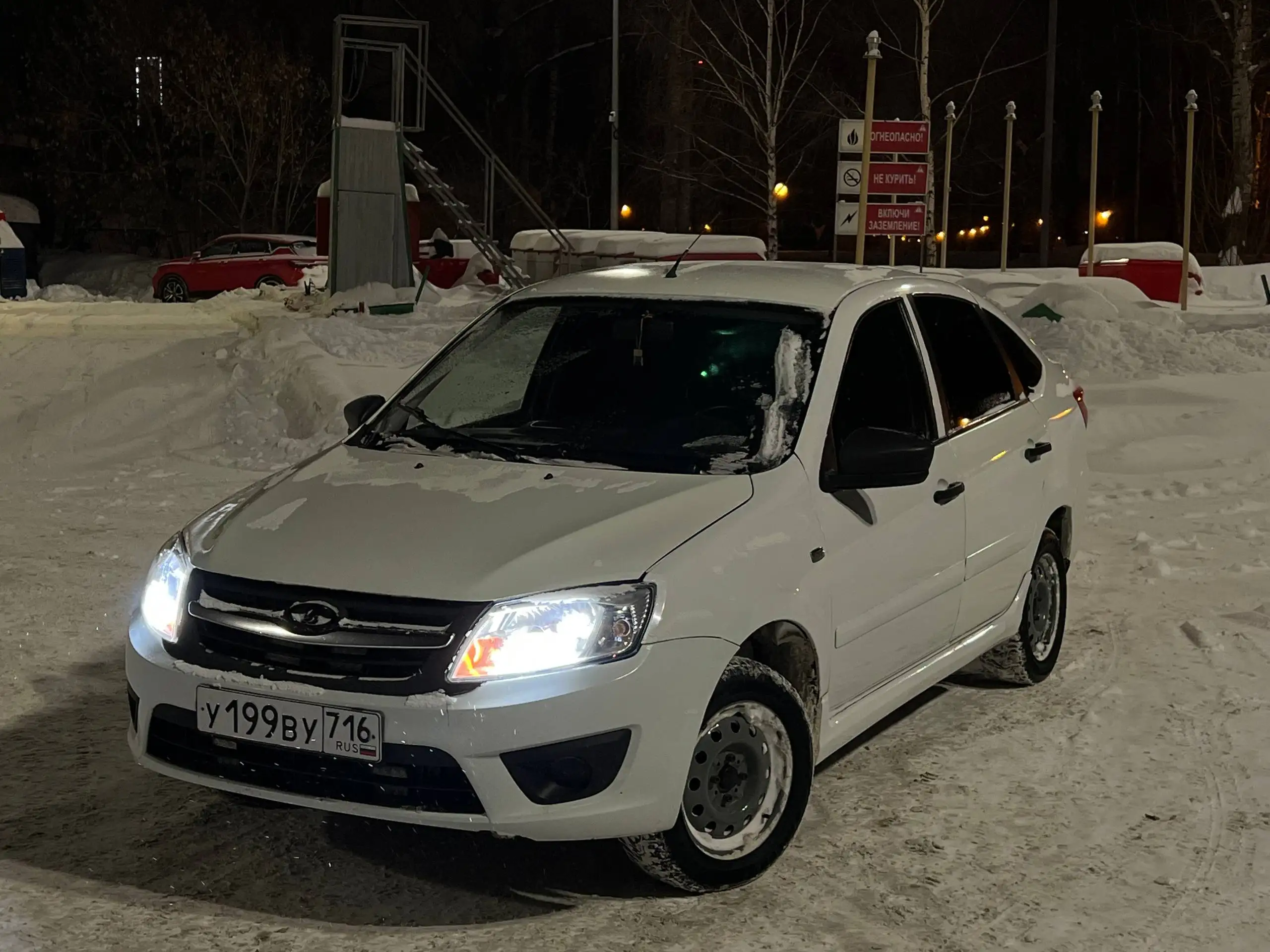 Продам Лада Гранта 2015 года с кондиционером и шестнадцатиклапанным двигателем - Легковые автомобили (Авто) в Казань