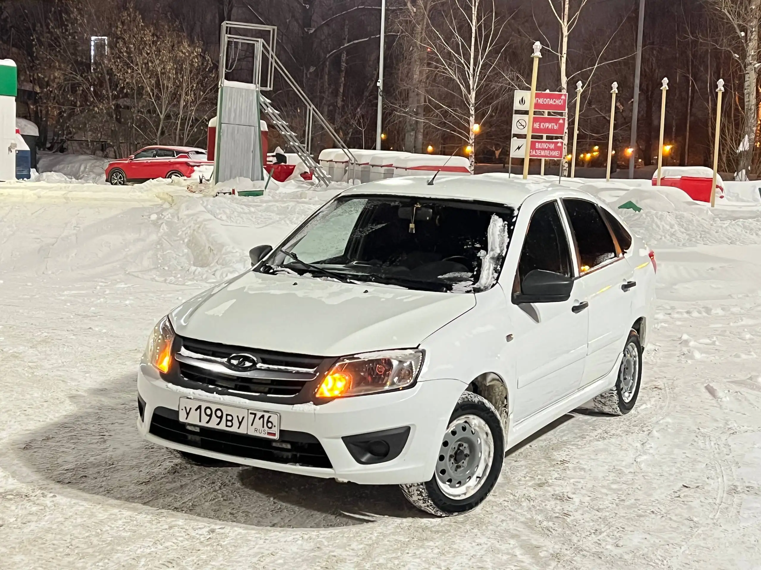 Продам Лада Гранта 2015 года с кондиционером и шестнадцатиклапанным двигателем - Легковые автомобили (Авто) в Казань