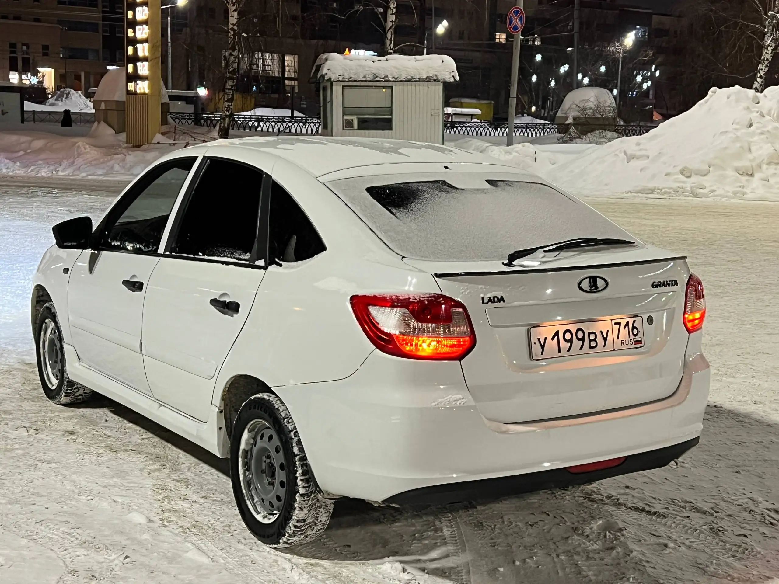 Продам Лада Гранта 2015 года с кондиционером и шестнадцатиклапанным двигателем - Легковые автомобили (Авто) в Казань