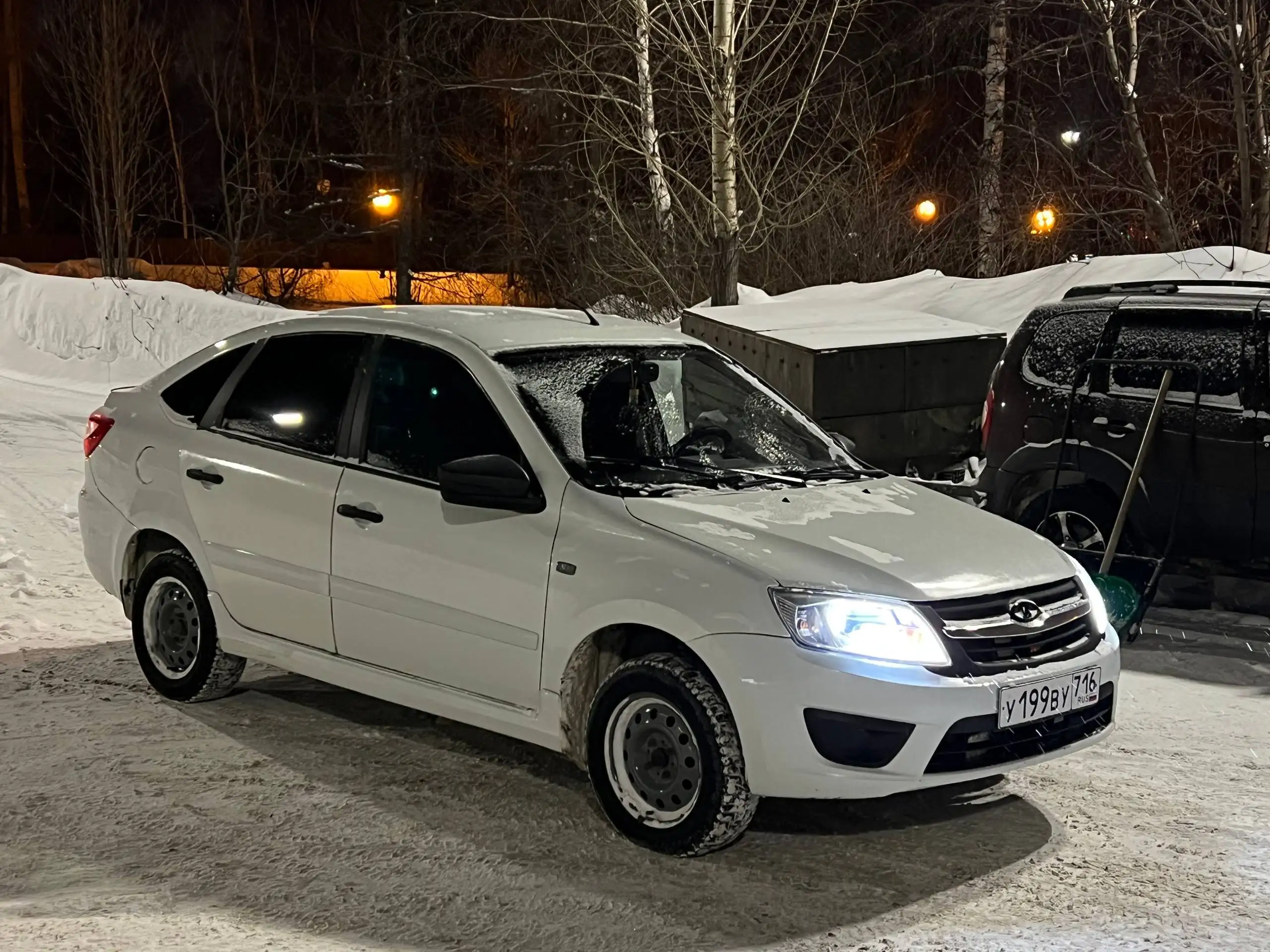 Продам Лада Гранта 2015 года с кондиционером и шестнадцатиклапанным двигателем - Легковые автомобили (Авто) в Казань