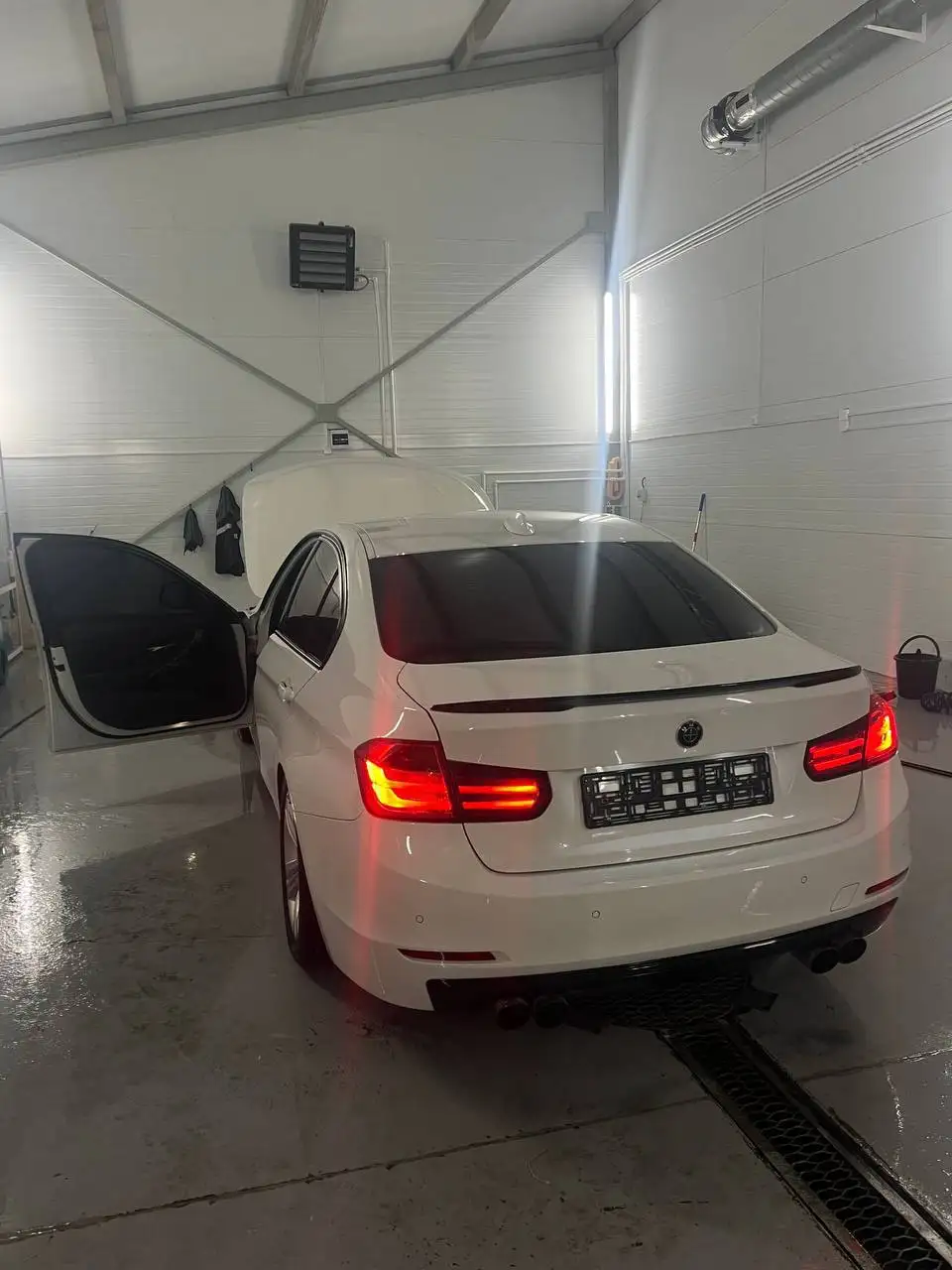 BMW F30 2013 года, 2.0 литров, задний привод - Авто в Санкт-Петербург