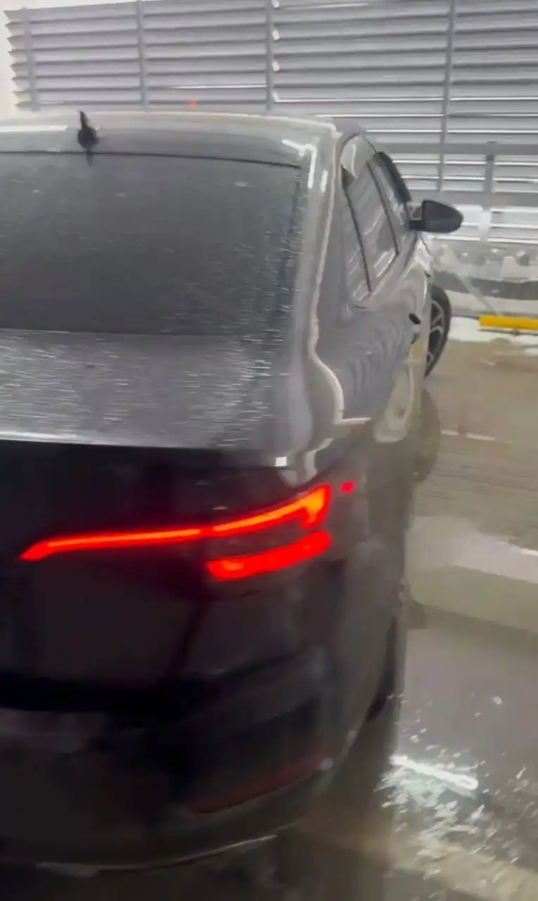 Продажа автомобиля свежих годов с небольшими повреждениями - Авто в Санкт-Петербург