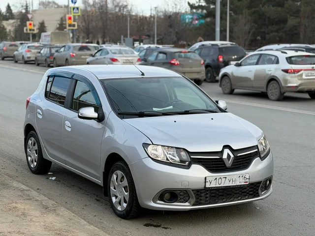 RENAULT SANDERO 2015 1.6МТ в Казани - Грузовики/Фургоны в Казань
