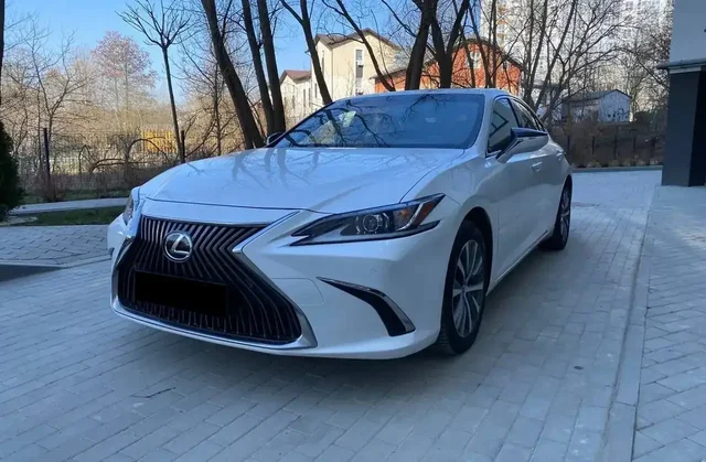 Продам Лексус ES 2019 года - Аксессуары для авто в Санкт-Петербург