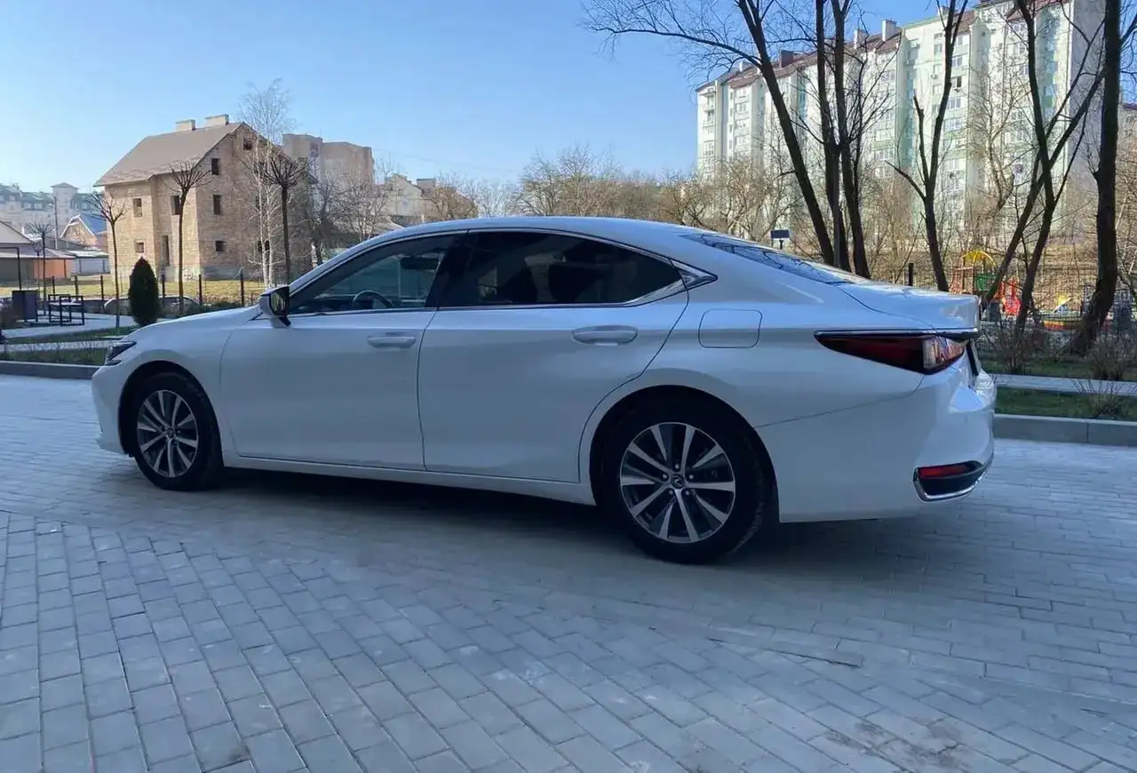 Продам Лексус ES 2019 года - Легковые автомобили (Авто) в Санкт-Петербург