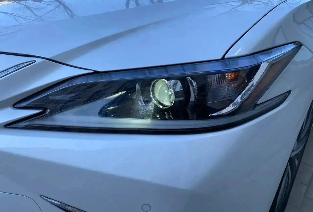 Продам Лексус ES 2019 года - Легковые автомобили (Авто) в Санкт-Петербург