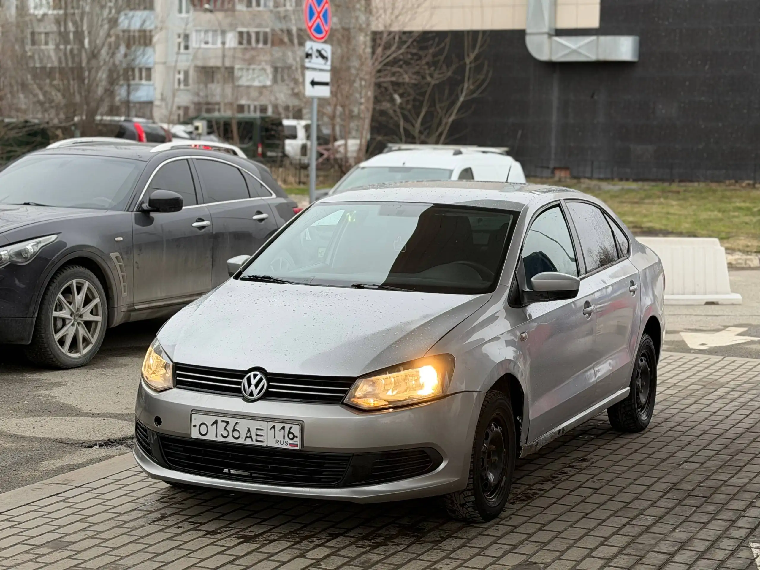 Volkswagen Polo 2011 1.6 МТ - Авто в Казань