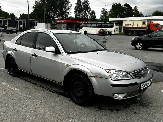 Ford Mondeo 2004 года в хорошем состоянии - Шины в Санкт-Петербург