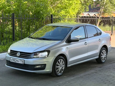 Volkswagen Polo 1.6 автомат 2016 года - срочная продажа - Легковые автомобили в Санкт-Петербург