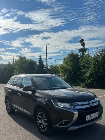 Красный автомобиль в родной краске - Микроавтобусы в Санкт-Петербург
