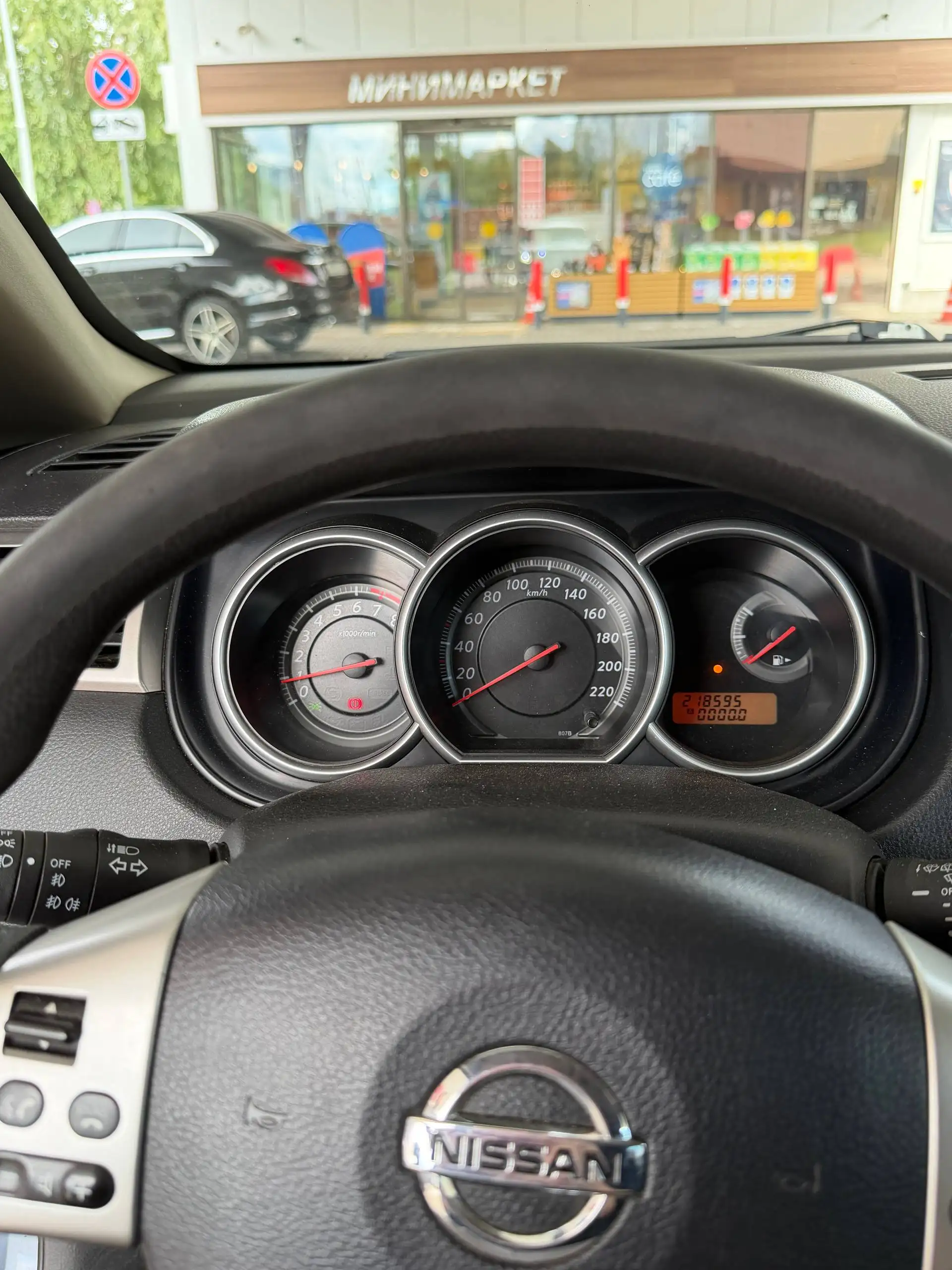 Nissan Tiida Рест 2011 1.6 МТ - Nissan Tiida (Авто) в Казань