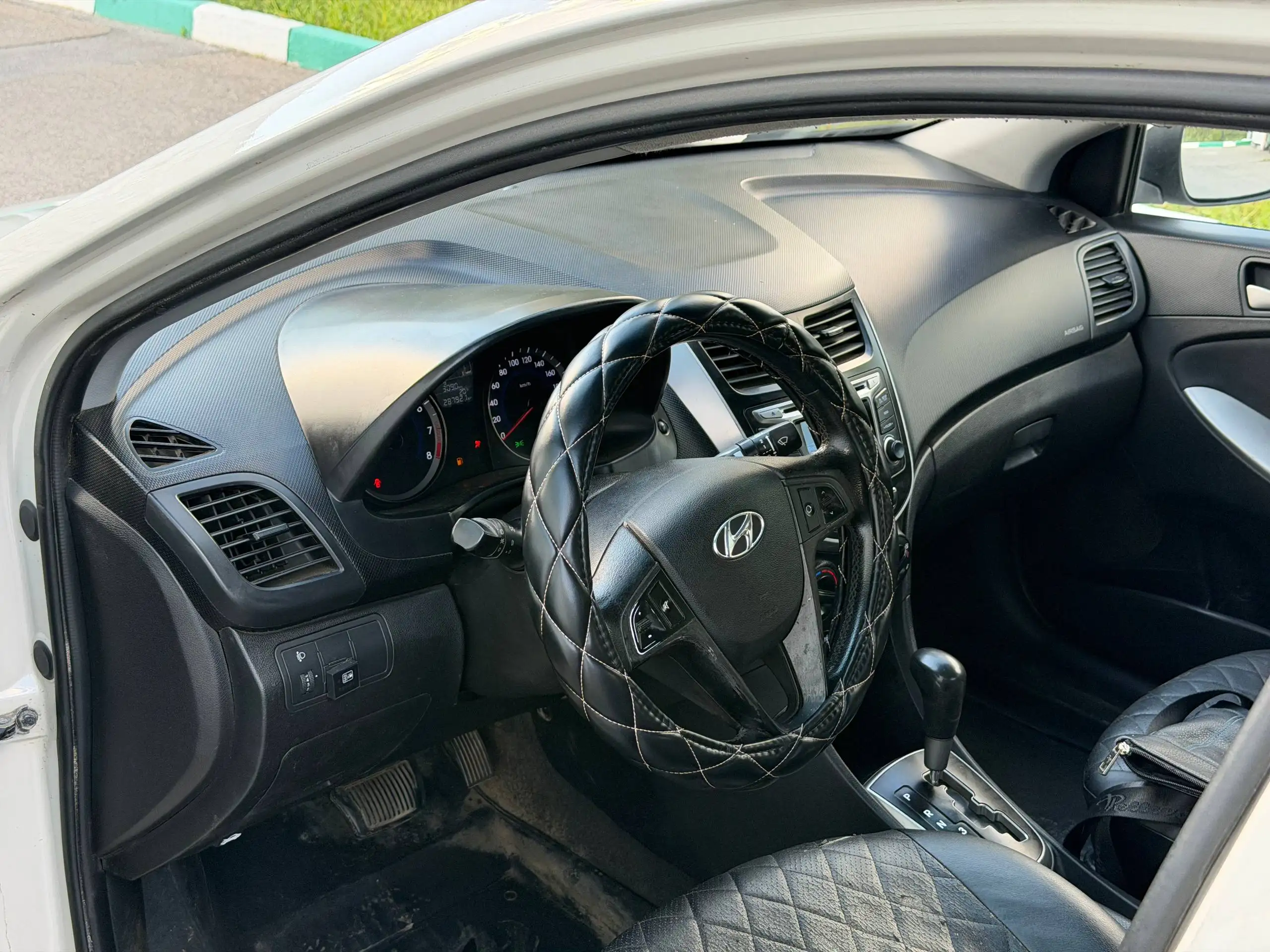 Hyundai Solaris 2015 1.6 AT - Легковые автомобили (Авто) в Казань