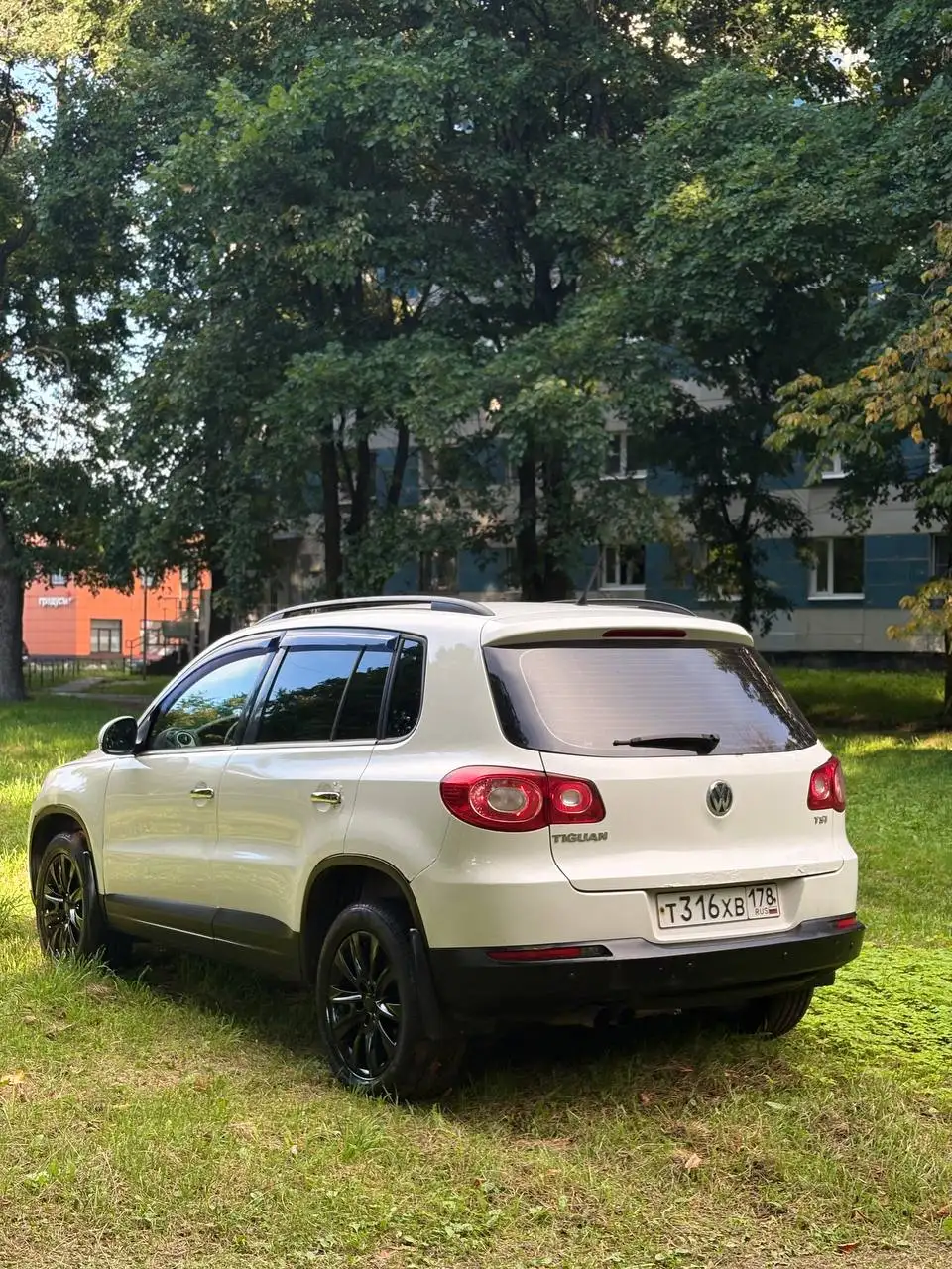 Volkswagen Tiguan 1.4 MT 2010 продажа - Легковые автомобили (Авто) в Санкт-Петербург