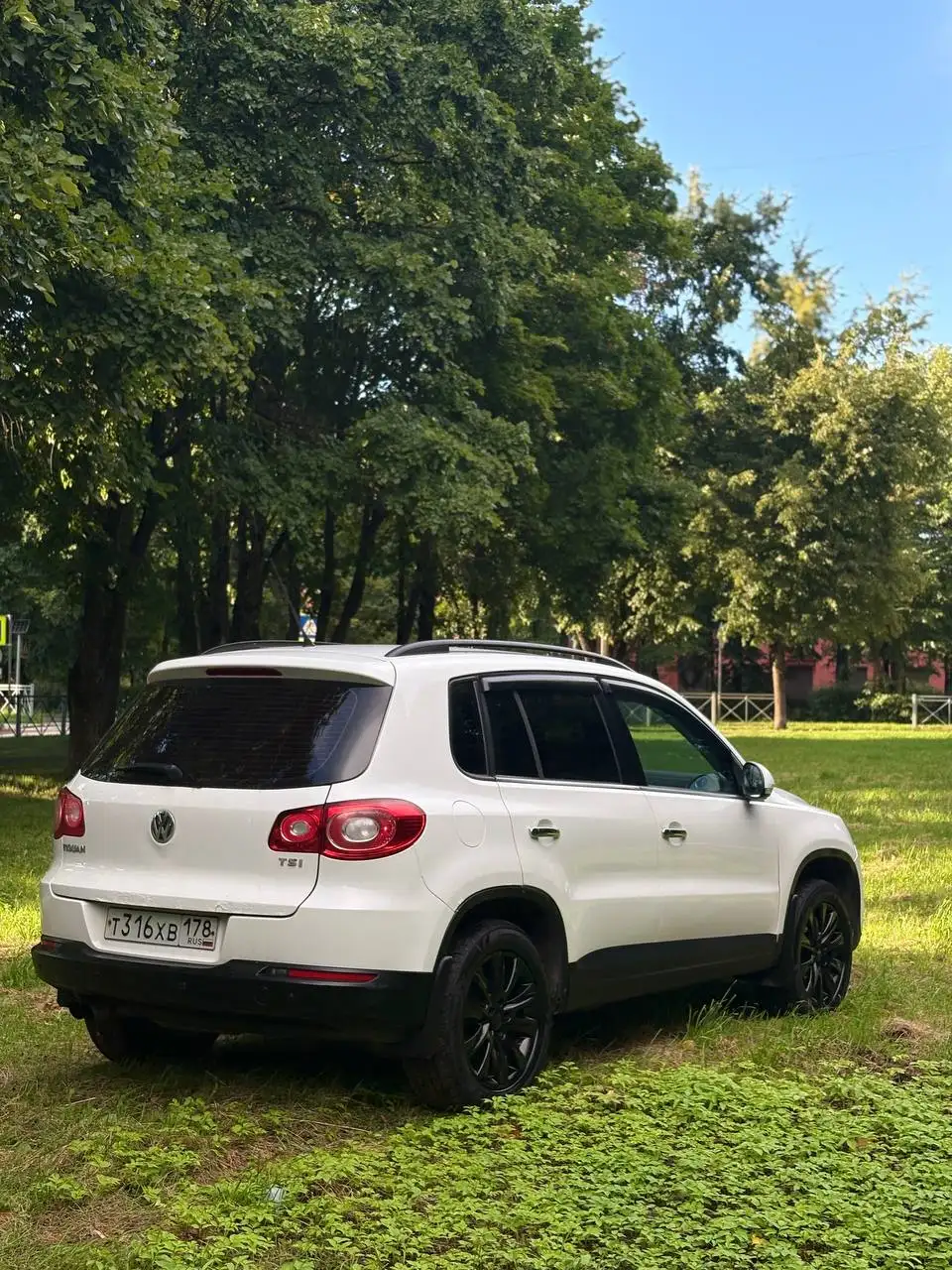 Volkswagen Tiguan 1.4 MT 2010 продажа - Легковые автомобили (Авто) в Санкт-Петербург