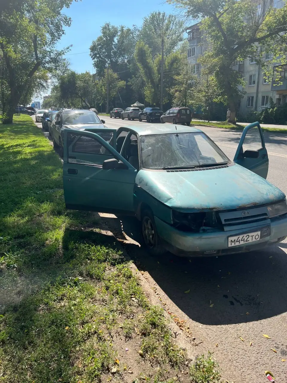ВАЗ 2110, 2004 г., цвет афалина, цена 28000 руб. - Авто в Санкт-Петербург