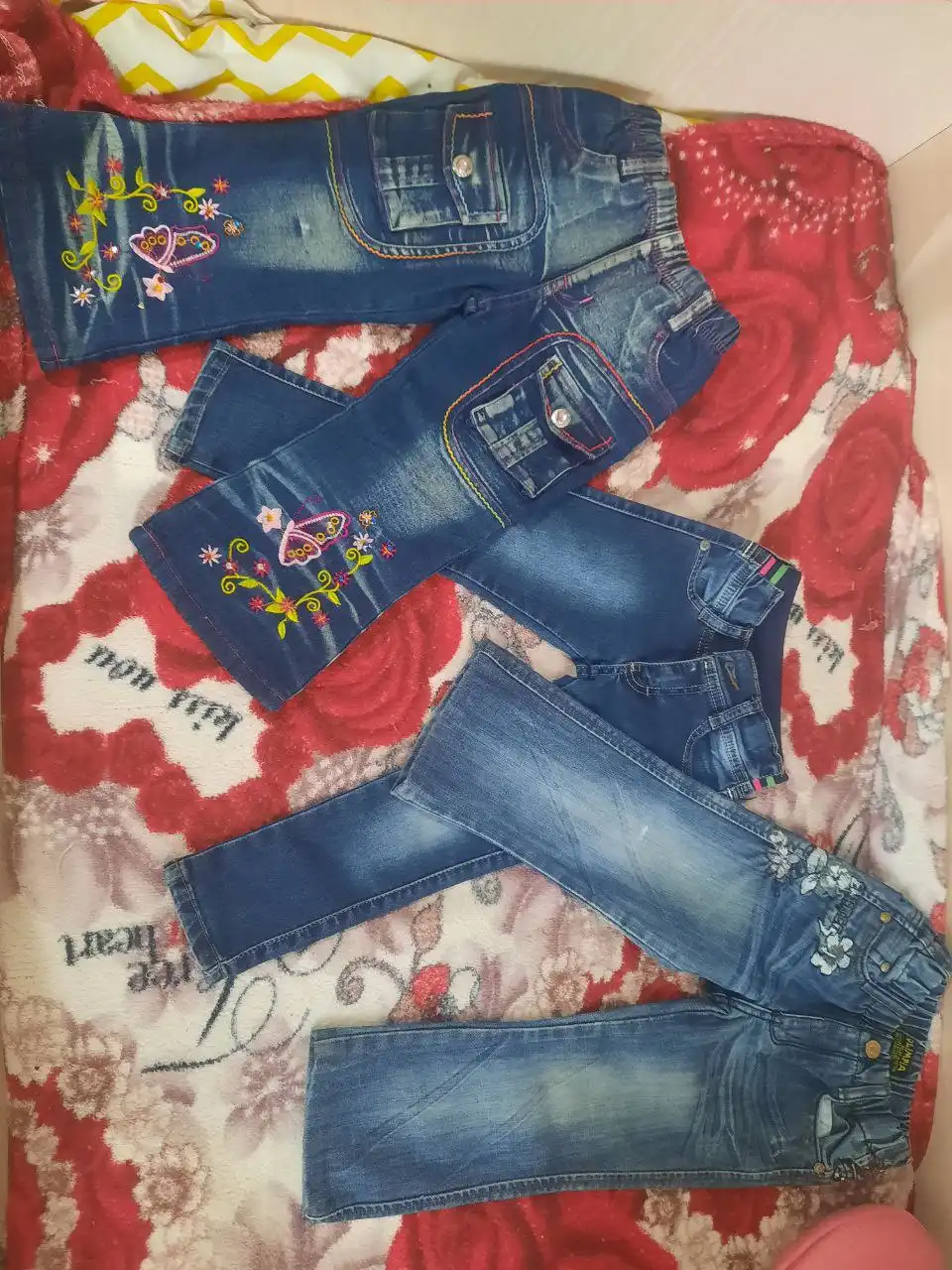 Продам джинсы на девочку 2-4 лет