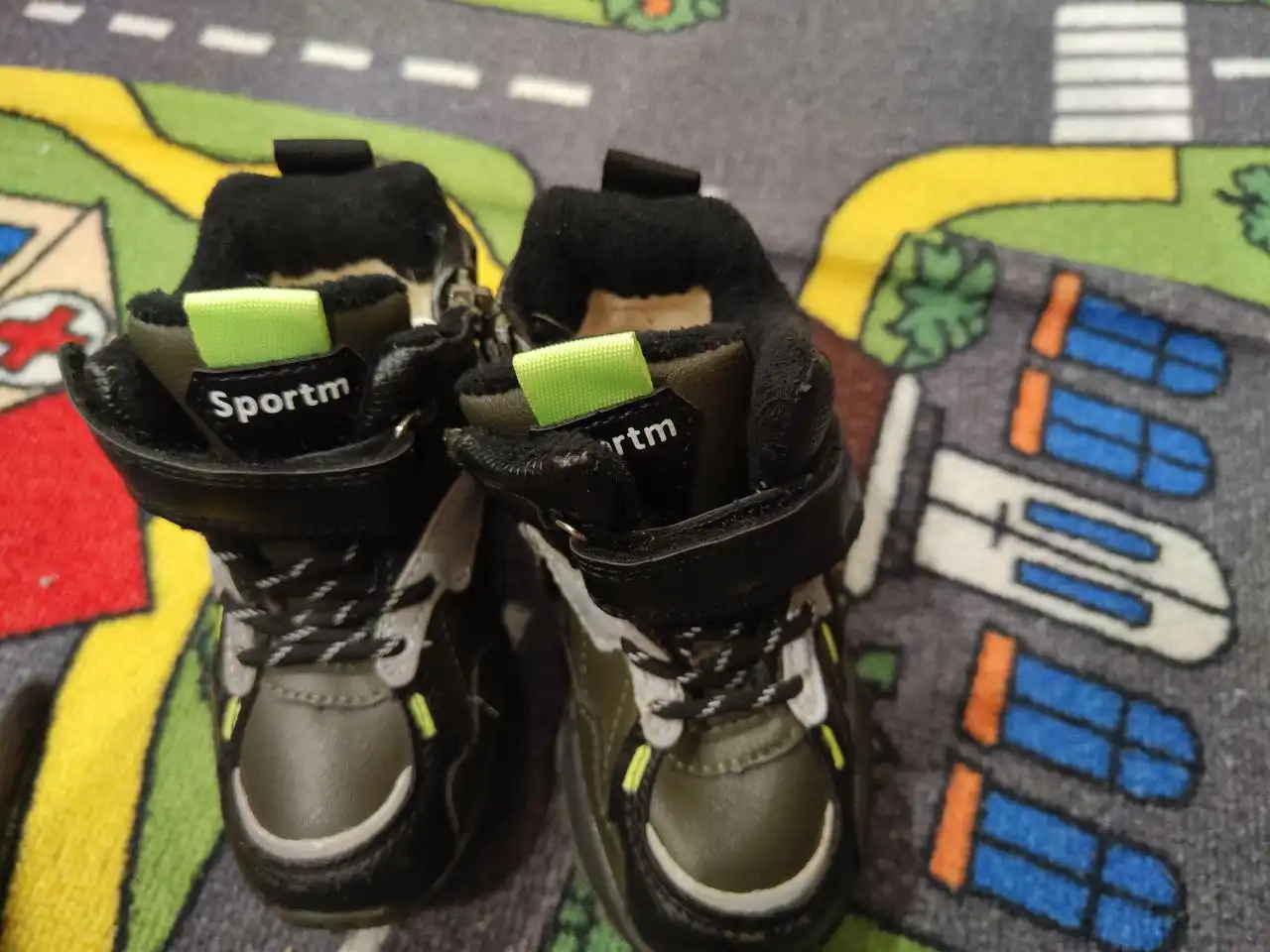 Зимние ботинки новые размер 22