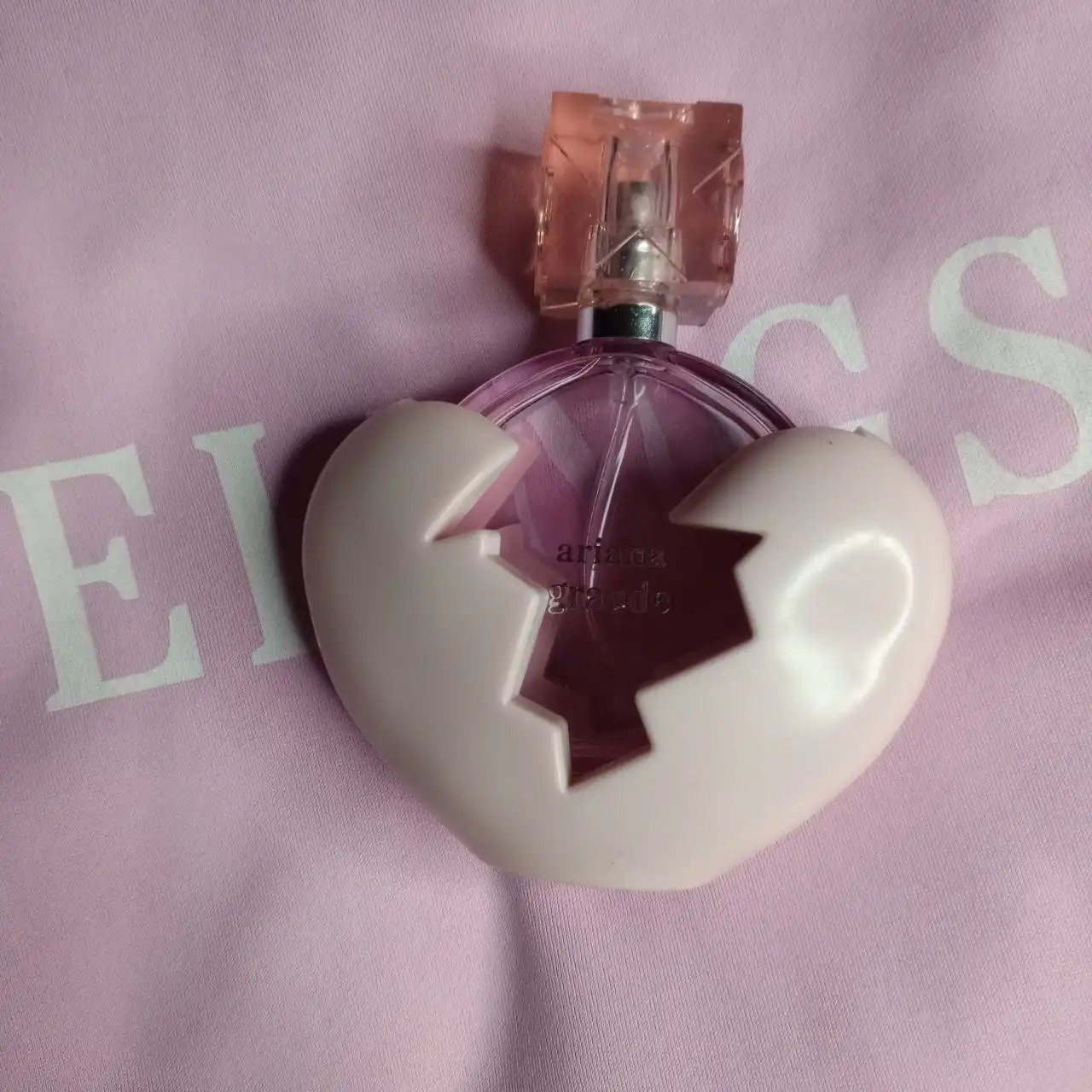 Духи Ariana Grande, половина