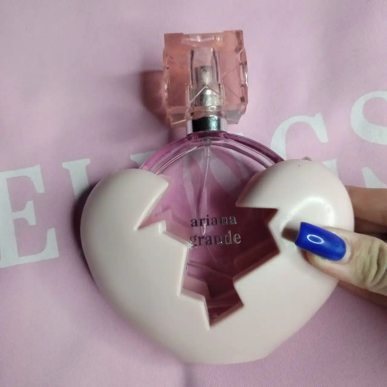 Духи Ariana Grande, половина