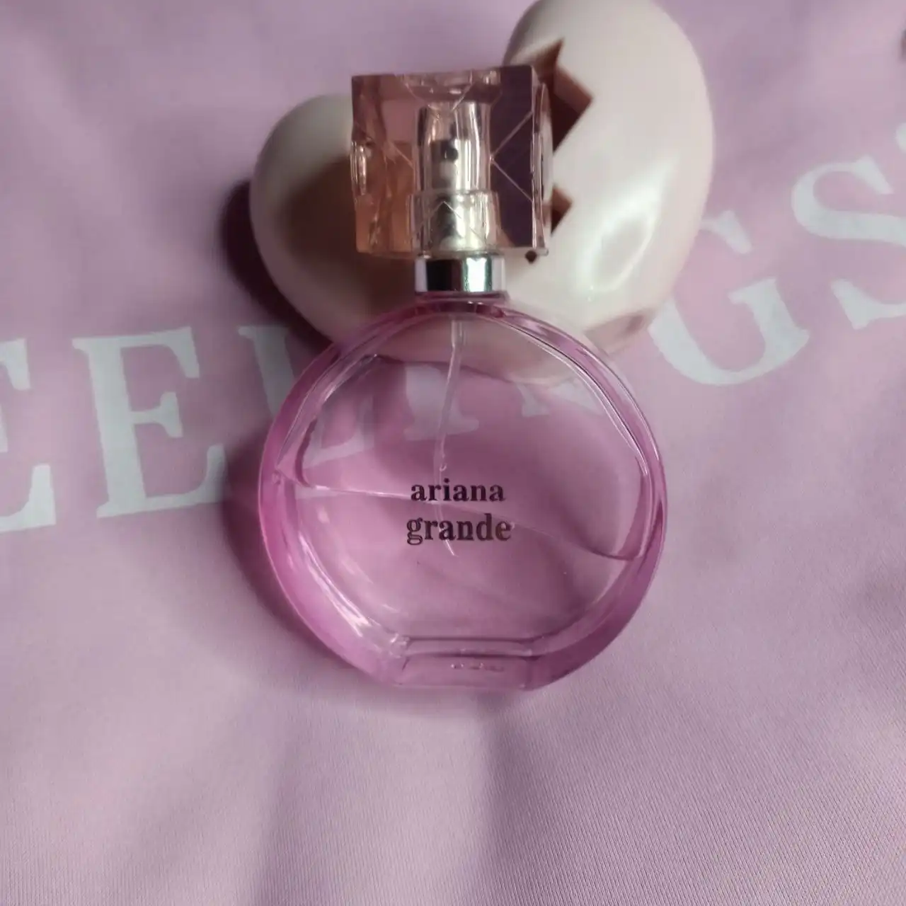 Духи Ariana Grande, половина