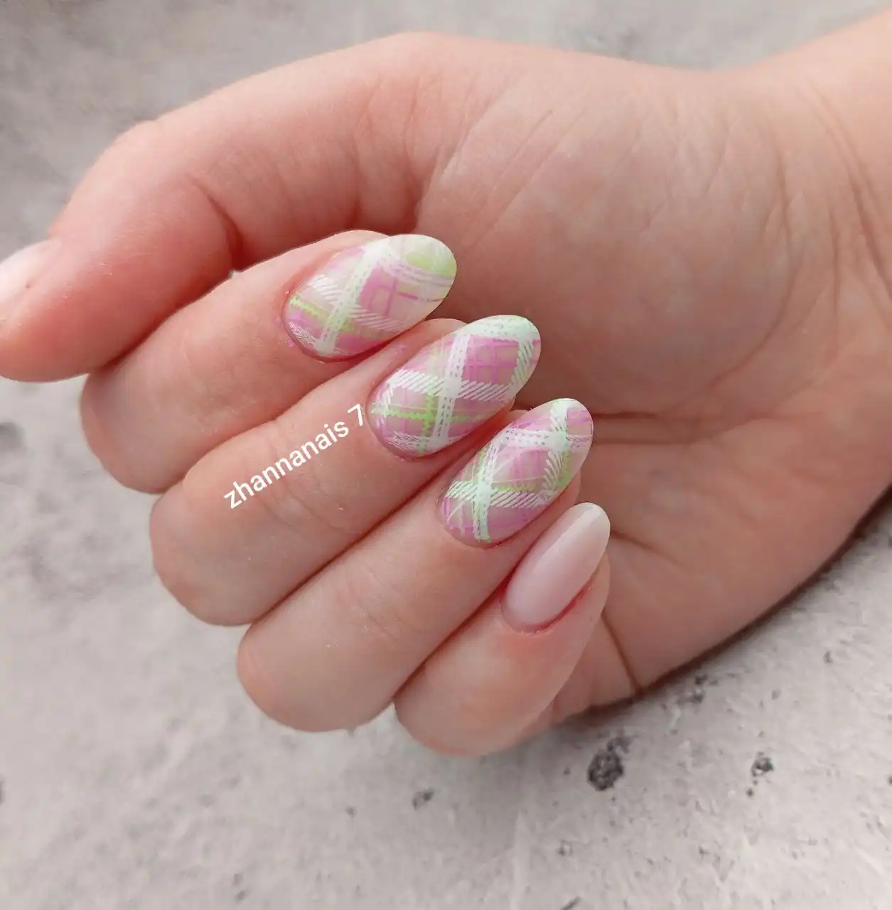 Услуги маникюра, педикюра и наращивания ногтей в ногтевой студии - Красота и здоровье (Услуги) в Энгельс