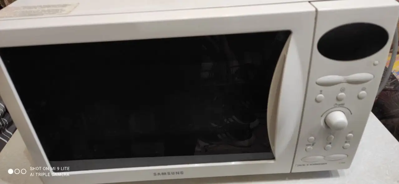 Продажа микроволновки б/у с грилем и конвекцией - Бытовая техника (Для дома и дачи) в Энгельс