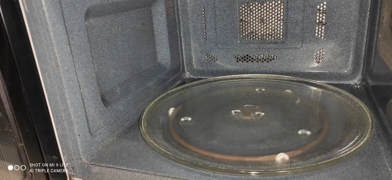 Продажа микроволновки б/у с грилем и конвекцией - Бытовая техника (Для дома и дачи) в Энгельс