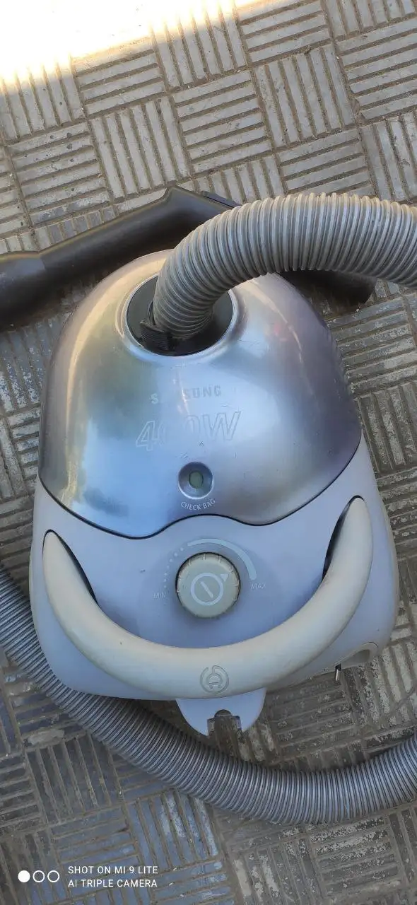 Пылесос б/у рабочий - Техника для дома (Для дома и дачи) в Энгельс