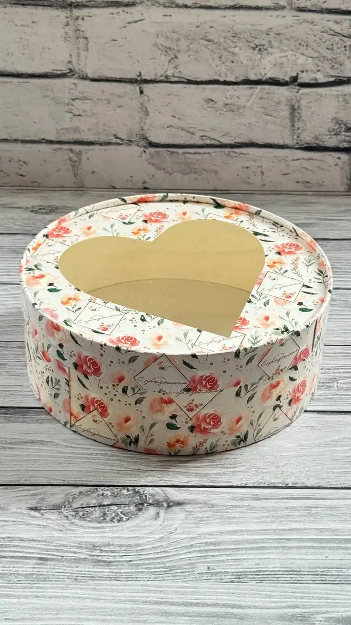 Шляпная коробка с окном «Сердце» - Упаковка (Барахолка) в Саратов