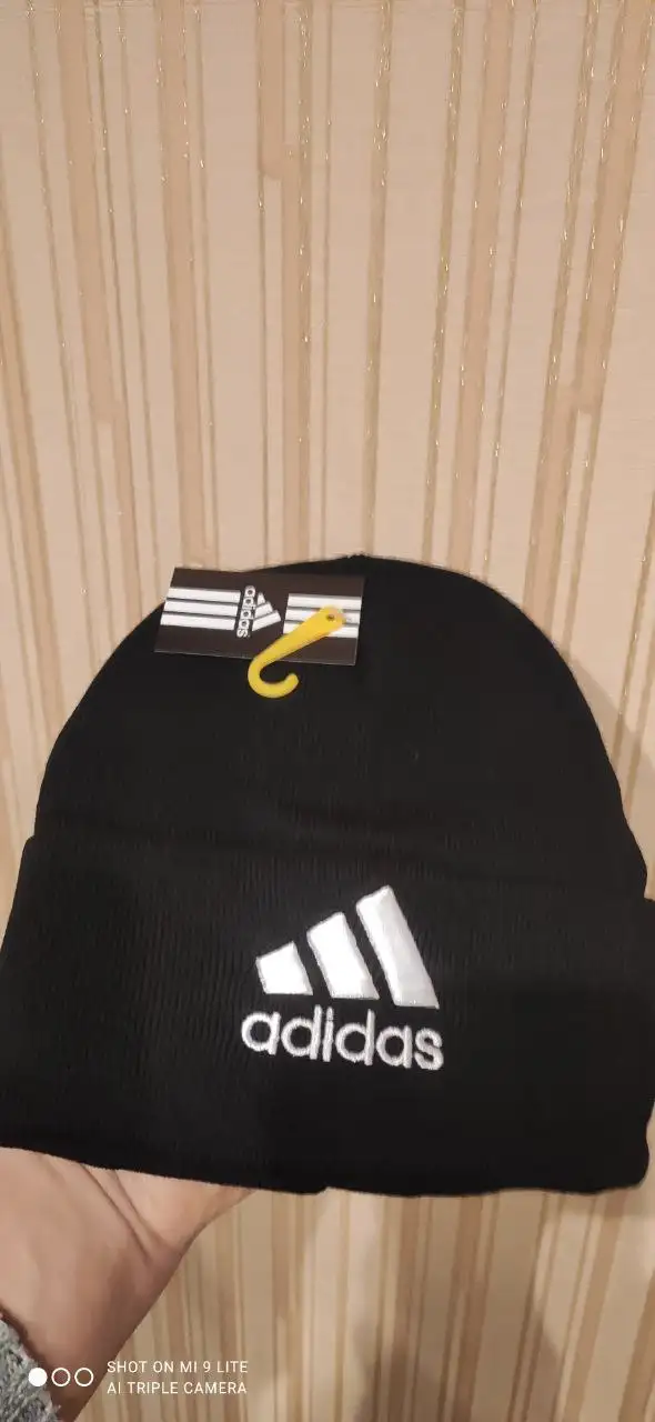 Шапка новая - Головные уборы (Одежда) в Энгельс