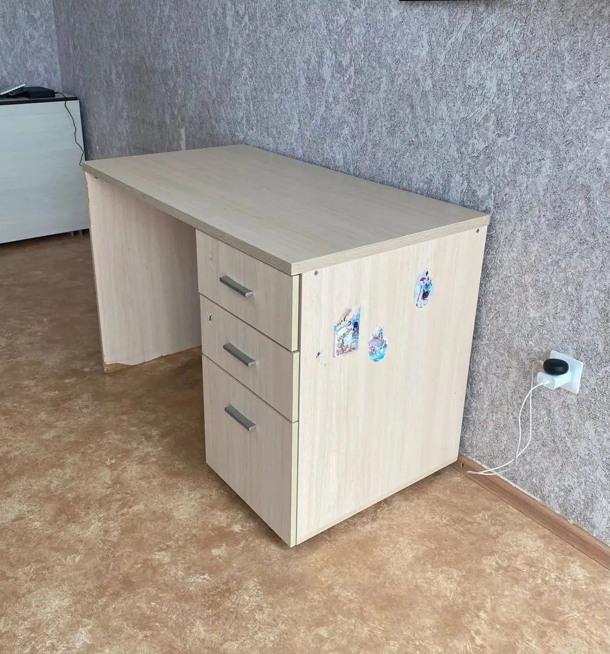 Продажа письменного стола дуб молочный - Мебель (Для дома и дачи) в Энгельс