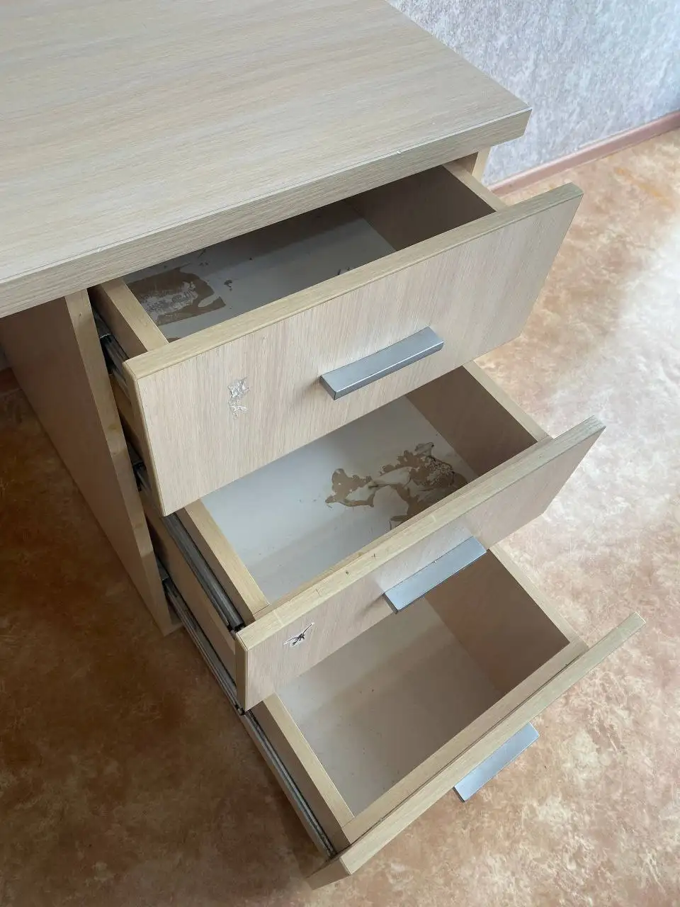 Продажа письменного стола дуб молочный - Мебель (Для дома и дачи) в Энгельс