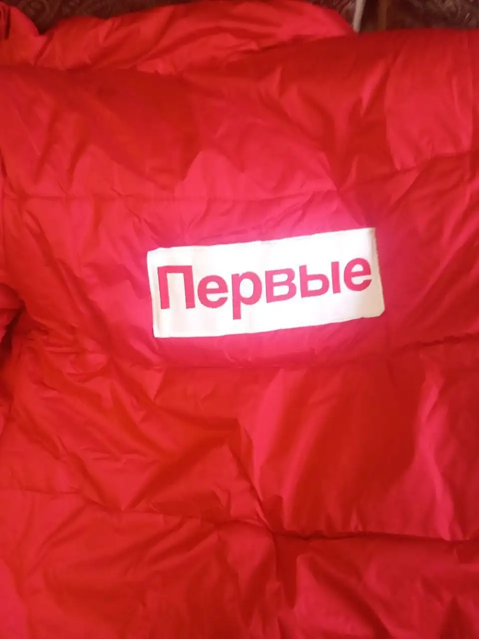 Куртка весна-осень 46 размера с эмблемой - Верхняя одежда (Одежда) в Энгельс