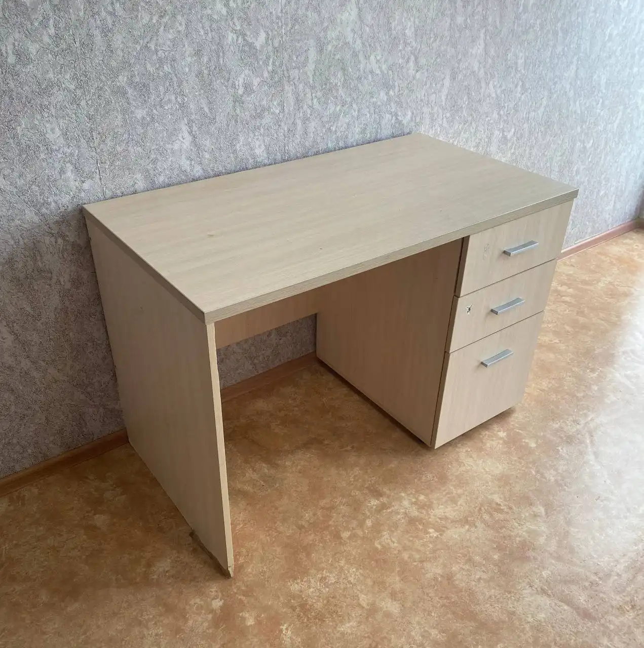 Продажа письменного стола дуб молочный