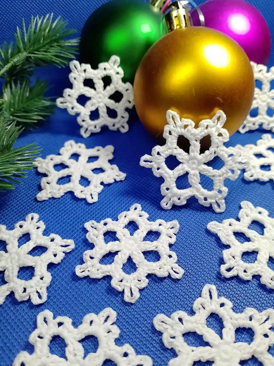 Снежинки ручной работы