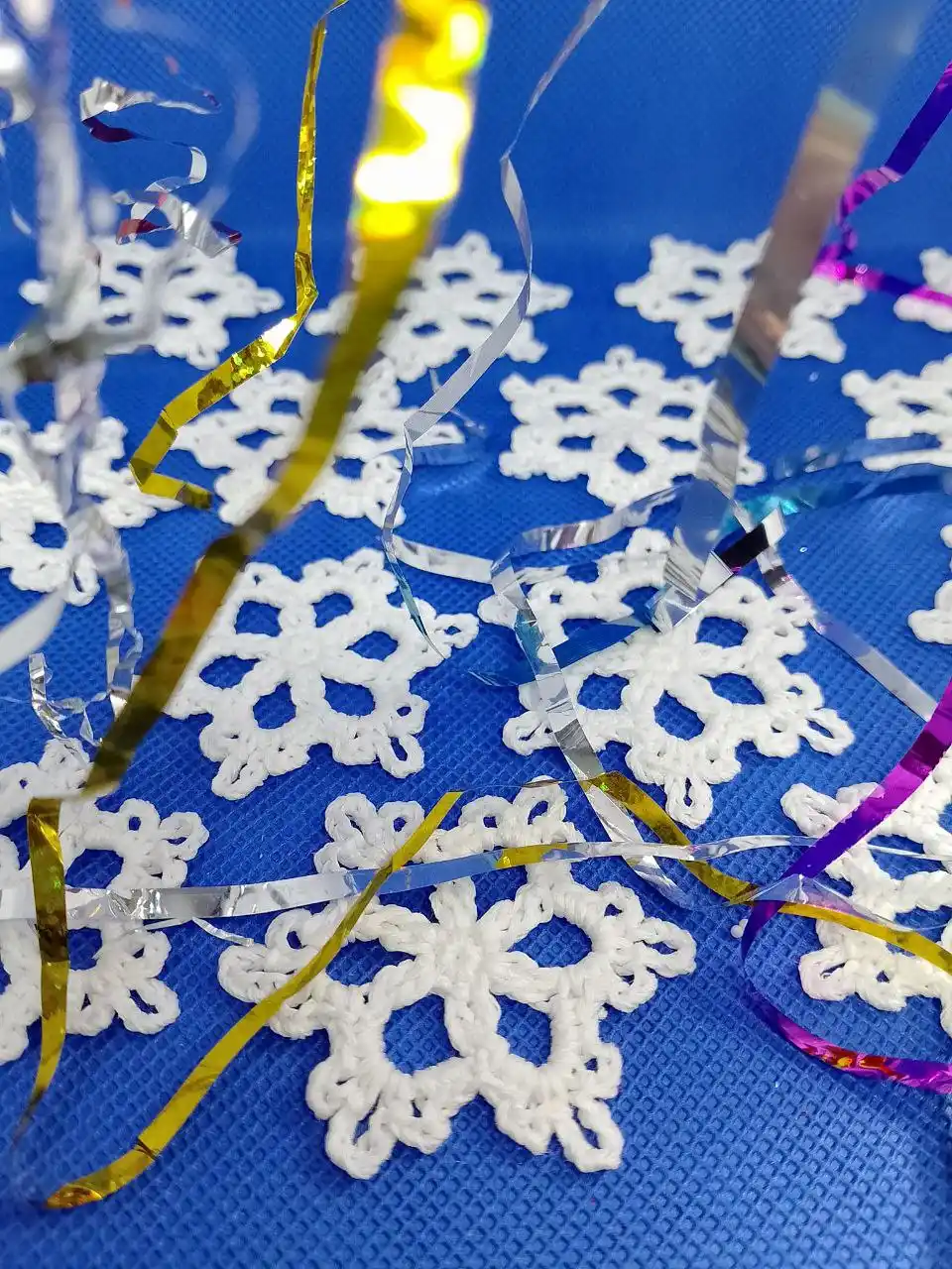 Снежинки ручной работы
