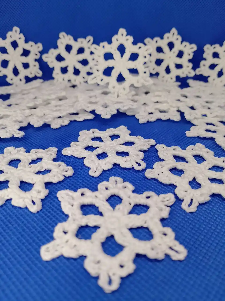 Снежинки ручной работы