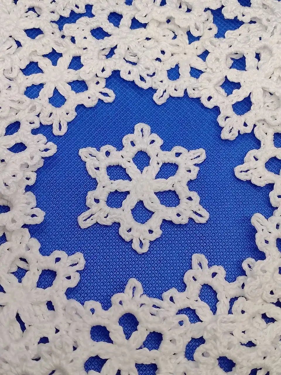 Снежинки ручной работы