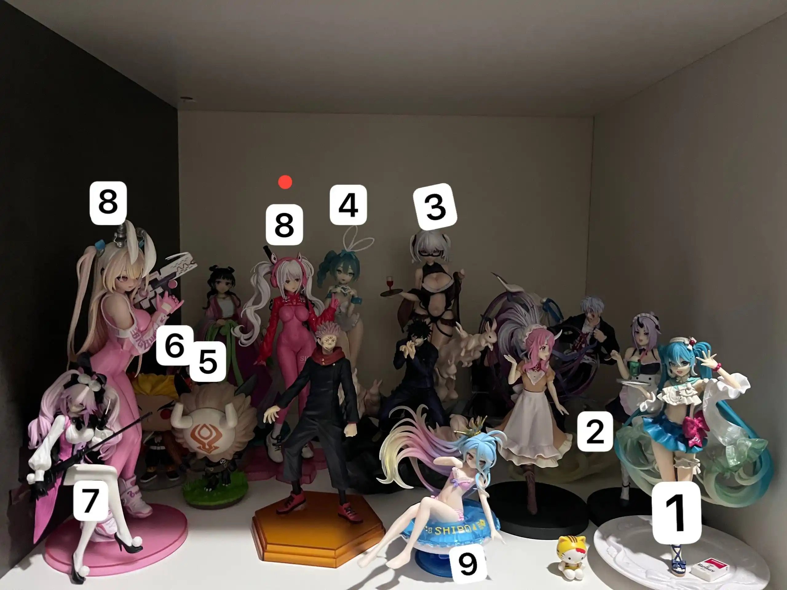 Продажа коллекции аниме фигурок