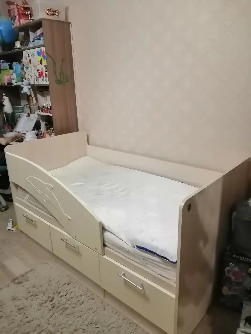 Продажа кровати "Дельфин" с матрасом и наматрасником
